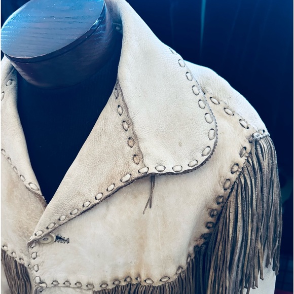 Wow 🤩 Vintage Wilderness Wayne Western Fringe Jacket - Hand Engraved/Signed - Picture 6 of 13